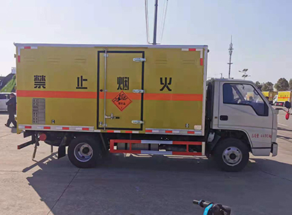 新北爆破器材运输车工人安全操作规范与智能技术保障